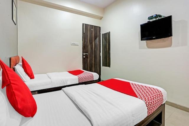 Hotel Amfahh - Andheri West Railway Station مومباي المظهر الخارجي الصورة