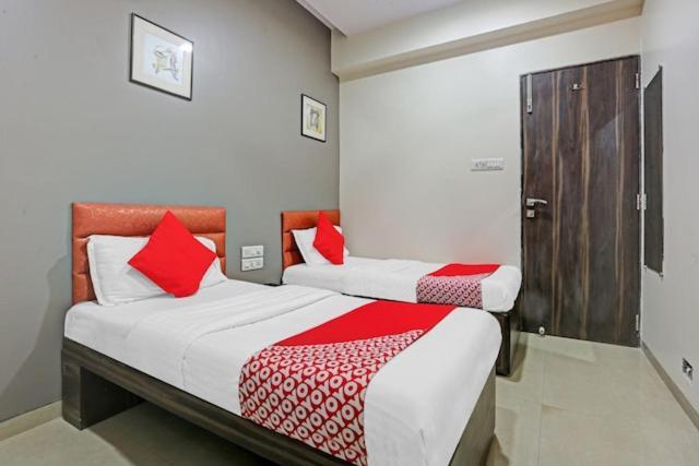 Hotel Amfahh - Andheri West Railway Station مومباي المظهر الخارجي الصورة