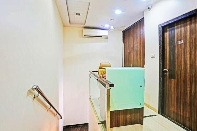 Hotel Amfahh - Andheri West Railway Station مومباي المظهر الخارجي الصورة
