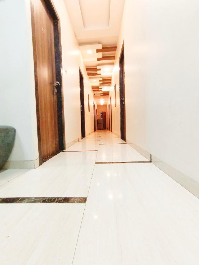 Hotel Amfahh - Andheri West Railway Station مومباي المظهر الخارجي الصورة