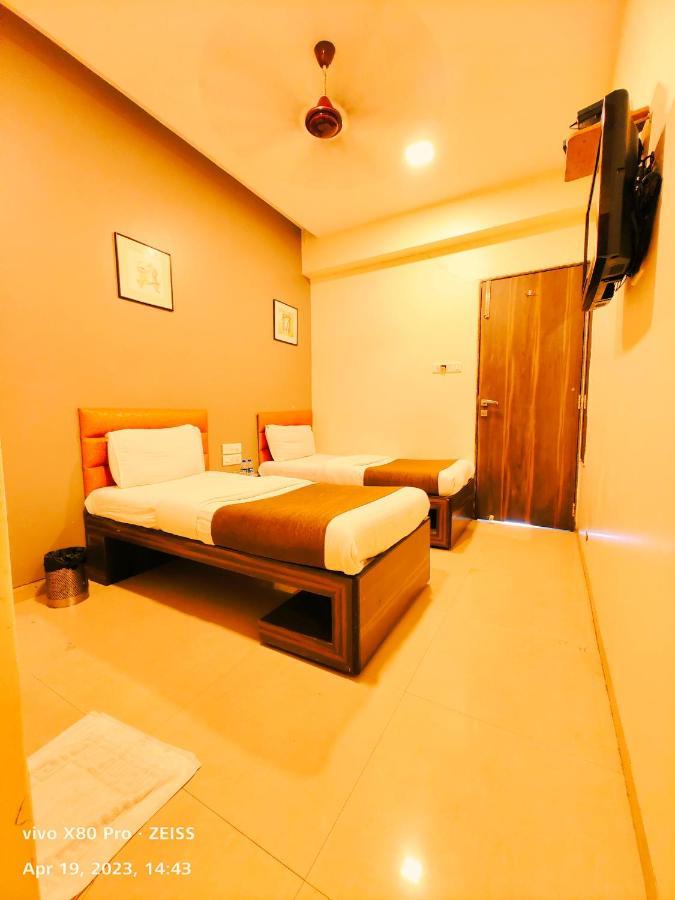 Hotel Amfahh - Andheri West Railway Station مومباي المظهر الخارجي الصورة