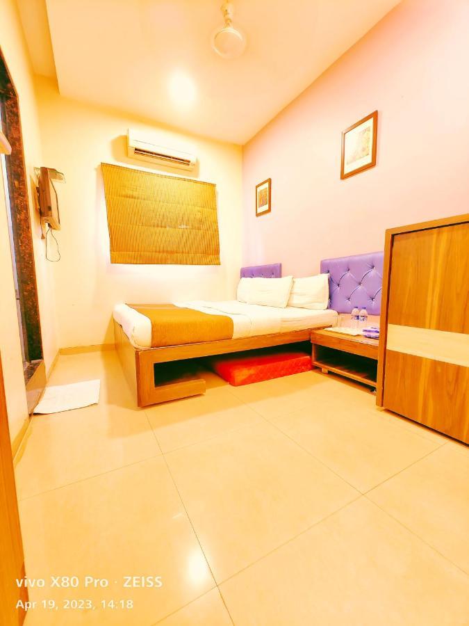 Hotel Amfahh - Andheri West Railway Station مومباي المظهر الخارجي الصورة