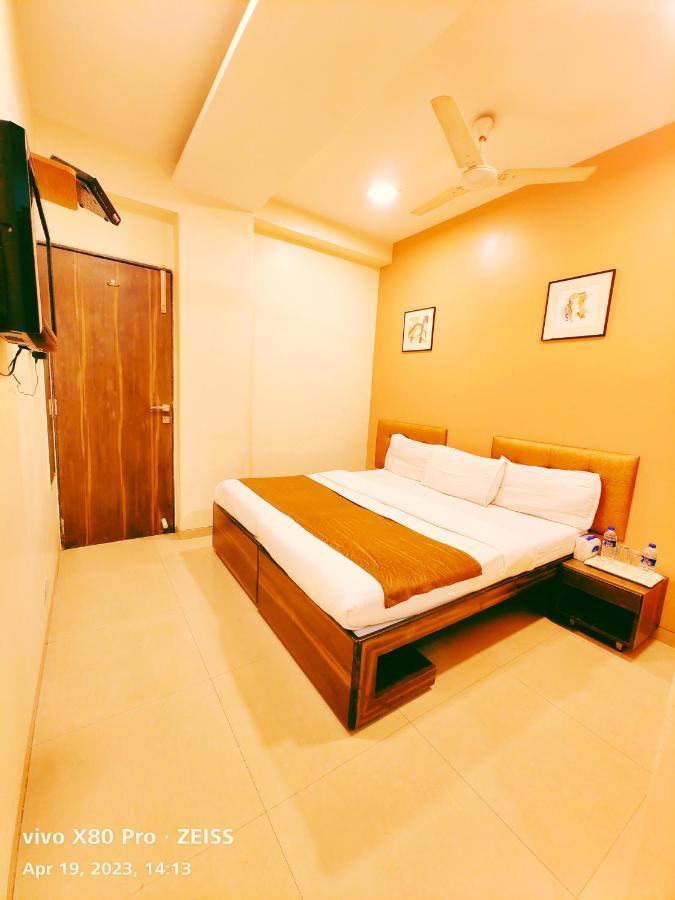 Hotel Amfahh - Andheri West Railway Station مومباي المظهر الخارجي الصورة