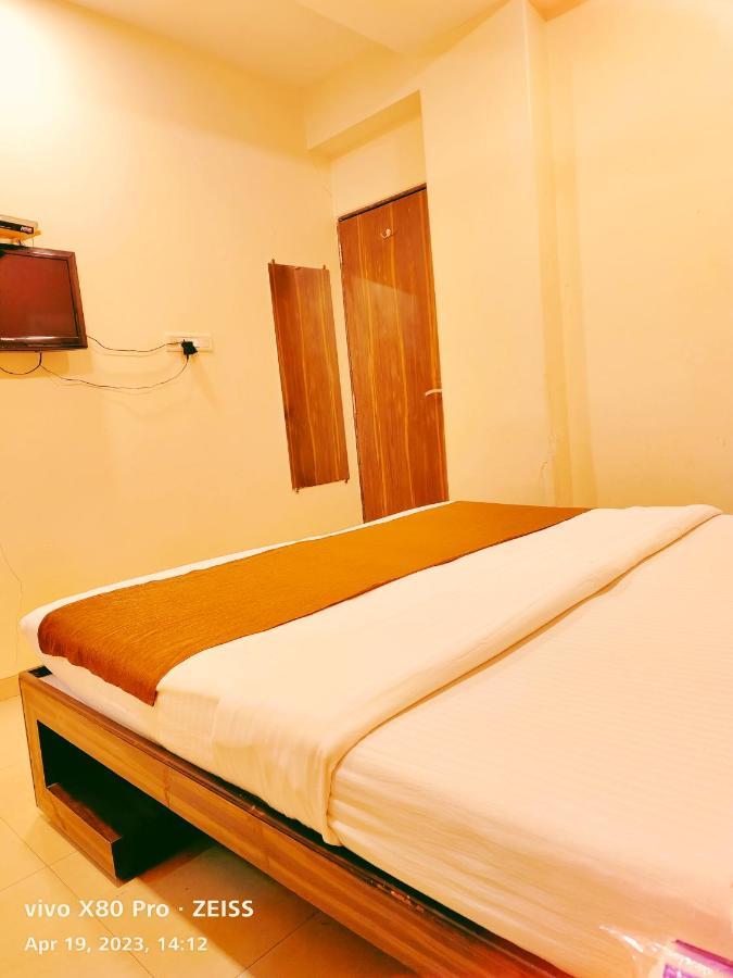Hotel Amfahh - Andheri West Railway Station مومباي المظهر الخارجي الصورة